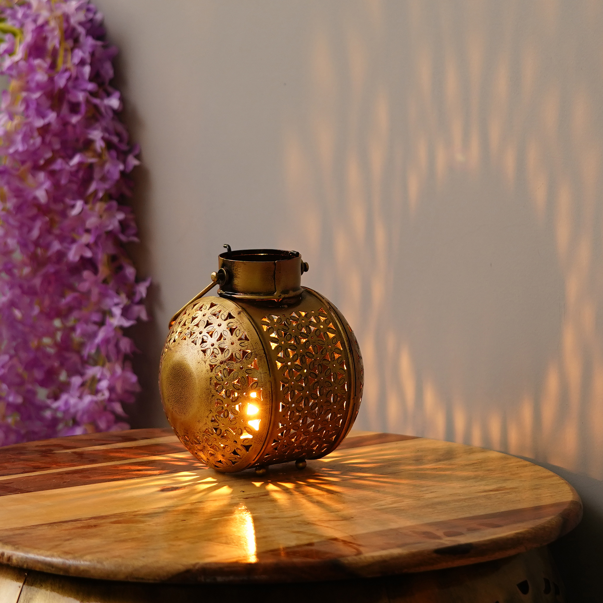 Antique Tealight Candle Holder For Home Decoration / Living Room Decorative Items